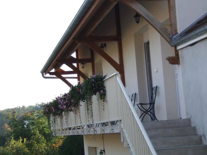 Location de vacances pour 3 personnes, avec Balcon et Terrasse ainsi que Jardin et Vue dans Cumières