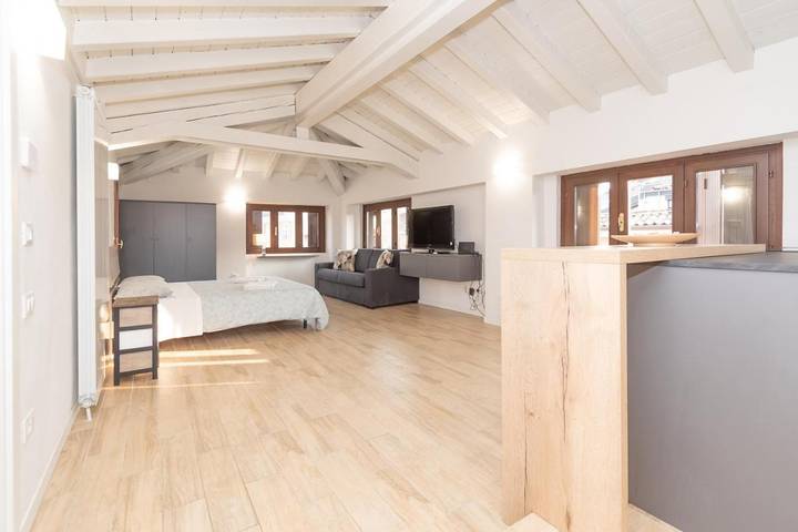 Gîte pour 3 personnes, avec terrasse et vue, animaux acceptés à Brescia - 2