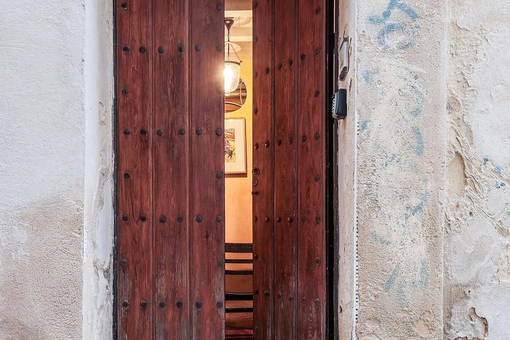 Entire apartment, The house of the restoration architect Aire in Casco Antiguo, Sevilla