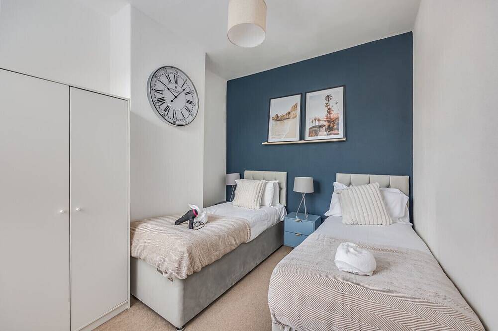 Elegant House • City Centre • Pool Table • Free Parking • Fast Wifi • Smart Tvs • Yoko Property in Northampton, Northamptonshire