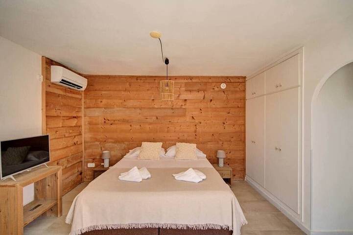 Ganze Wohnung, Studio 1, bed for 2 persons in Cala Llonga, Santa Eulària des Riu