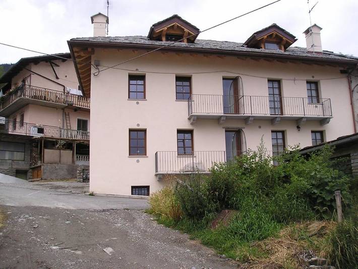 Gîte pour 2 personnes, avec bassin pour enfant ainsi que vue et terrasse, animaux acceptés dans Doues - 3