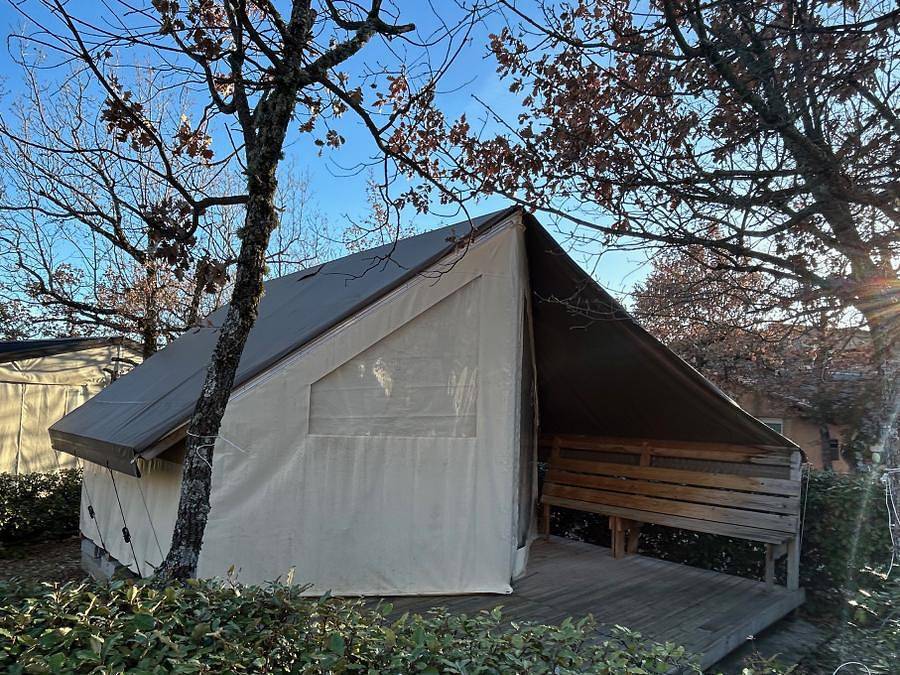 Flower Camping l'Epi Bleu - Tienda de campaña 4 personas - amueblado Junior Standard 17m² (2 habitaciones) sin sanitarios in Banon, Forcalquier region