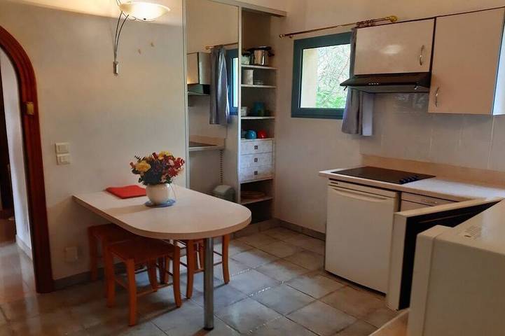 Ganze Wohnung, Traumferien an der französischen Riviera: Wohnung Nr. 2 (35 m²) + Privater Südbalkon (16 m²) in Châteauneuf-Grasse, Mittelmeerküste (Frankreich)
