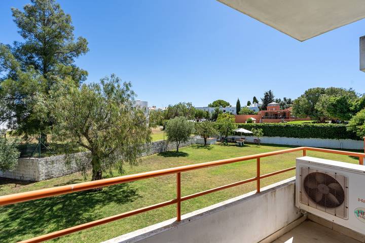 Entire apartment, Apartment 'Santa Teresinha A' with Shared Pool, Wi-Fi and Air Conditioning in Montes de Alvor, Alvor