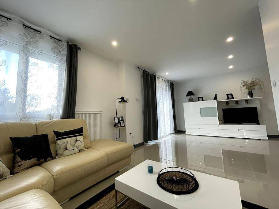 Appartement entier, Three-Bedroom Apartment in Montélimar, Région de nyons