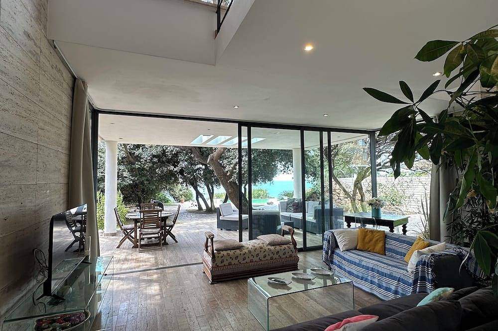 Un endroit de rêve!Villa moderne avec piscine sur la mer, à deux pas de Rome !!! in Anzio, Province de Rome
