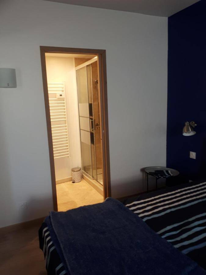 Location de vacances pour 3 personnes, avec vue et terrasse à Pont-l'Abbé-d'Arnoult - 4