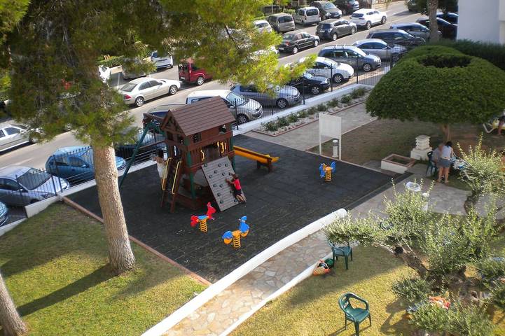 Apartamento de vacaciones para 4 personas, con balcón además de piscina y jardín - 1