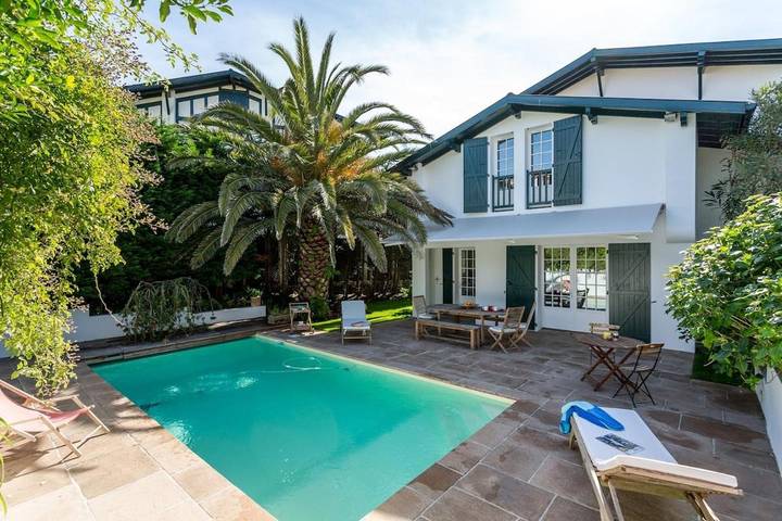 Villa für 12 Personen, mit Balkon und Terrasse sowie Garten und Pool in Biarritz