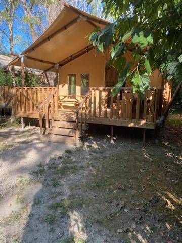 Camping pour 6 personnes, avec Terrasse et Piscine