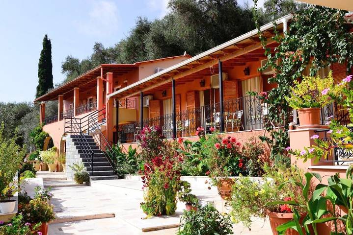 Διαμερίσματα διακοπών για 3 άτομα, με Μπαλκόνι και Ταράτσα καθώς και Θέα στην Παλαιοκαστρίτσα