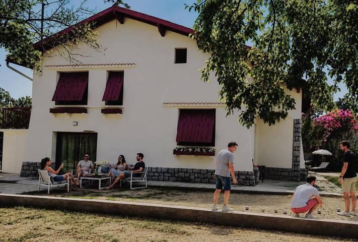 Maison de vacances pour 12 personnes, avec Balcon et Jacuzzi ainsi que Terrasse et Jardin