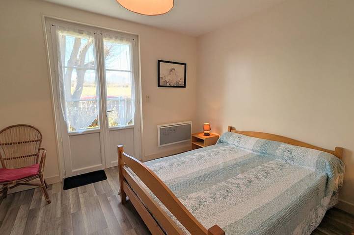 Gîte pour 6 personnes, avec jardin à Ceaulmont - 3