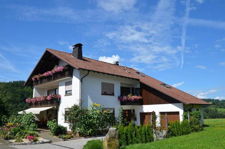 Ferienhaus für 6 Personen, mit Balkon und Terrasse sowie Garten und Ausblick in Hilders