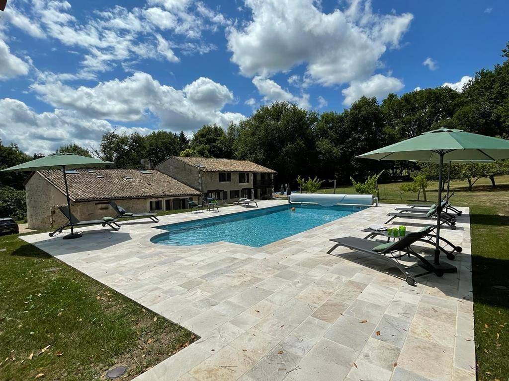 Vacances au calme à Litout, Piscine, Clim, 10 personnes, proche St Emilion in Minzac, Périgord Pourpre