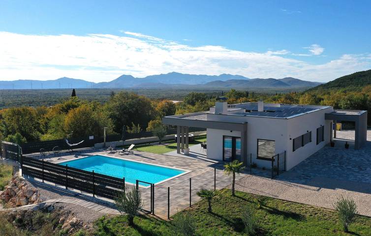 Ferienhaus für 8 Personen, mit Terrasse und Pool, mit Haustier