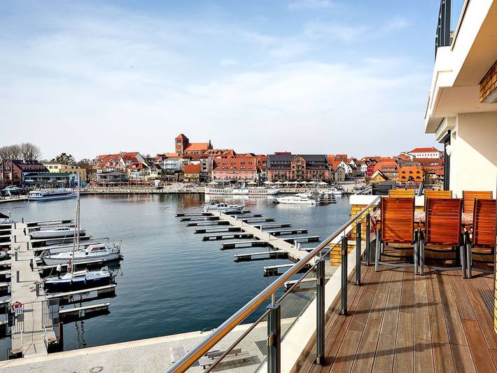 Ferienwohnung für 6 Personen, mit Balkon und Seeblick, kinderfreundlich in Waren (Müritz)