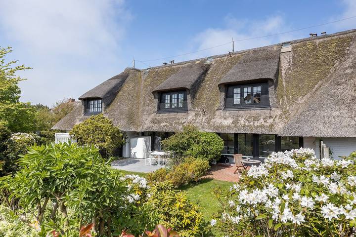 Ganze Wohnung, In einer reetgedeckten Wohnanlage in Südlage nahe dem Benen-Diken-Hotel. in Keitum, Sylt (Gemeinde)