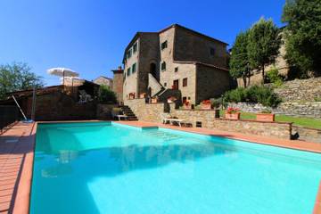 Villa für 11 Personen, mit Terrasse und Garten sowie Pool, mit Haustier in der Toskana