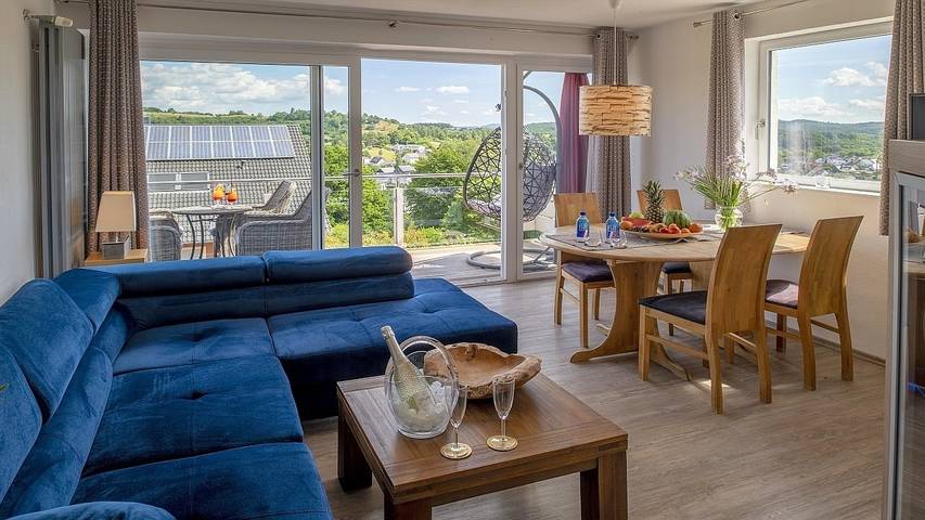 Ferienwohnung für 6 Personen, mit Sauna und Terrasse sowie Whirlpool, mit Haustier in Schalkenmehren
