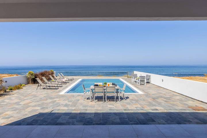 Villa for 8 people, with balcony in Cyprus