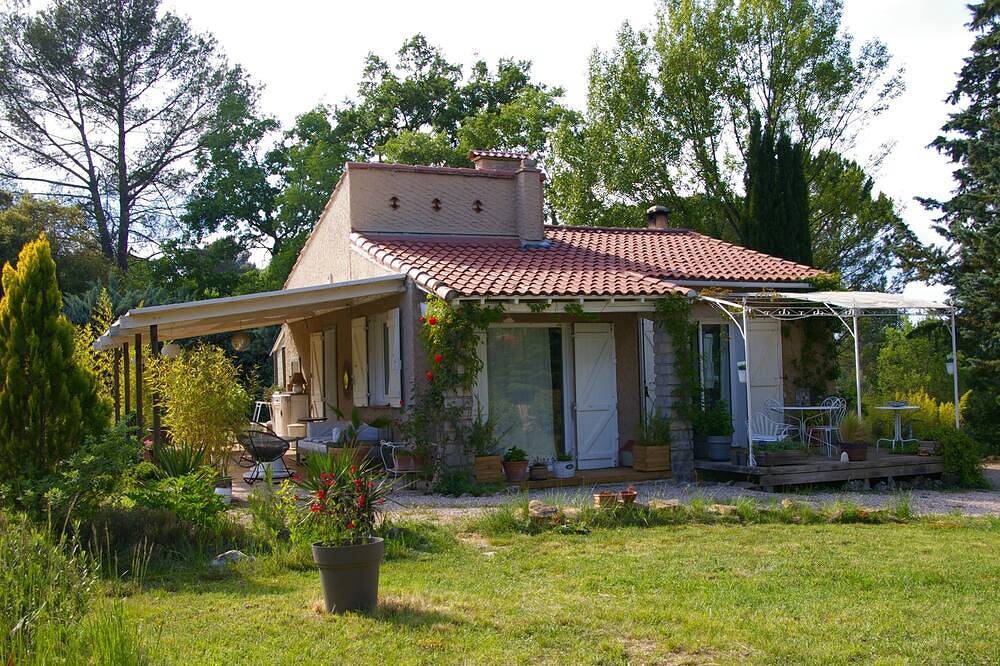 Villa Individuelle Ecologique avec Piscine Hors sol in Tourves, Région de Brignoles