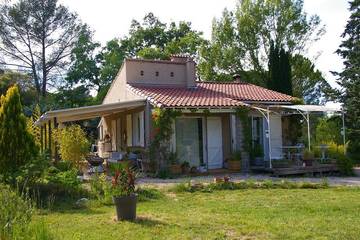 Location de vacances pour 4 personnes, avec terrasse et jardin à Tourves