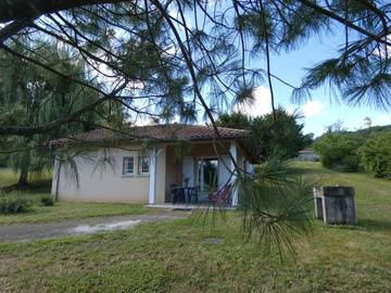 Gîte pour 4 personnes, avec jardin et terrasse à Mugron