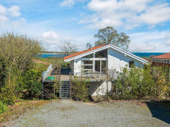 Ferienhaus für 12 Personen, mit Terrasse und Pool sowie Sauna, kinderfreundlich in Årøsund
