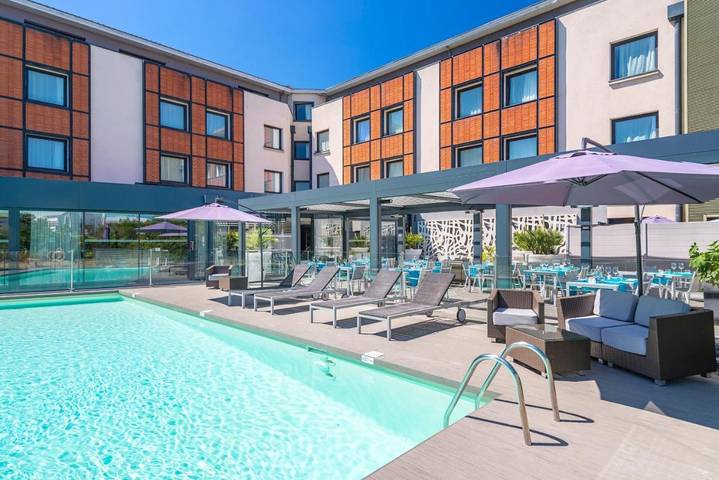 Hôtel pour 4 personnes, avec Terrasse et Jardin ainsi que Piscine et Vue dans Aeroport Toulouse - Blagnac