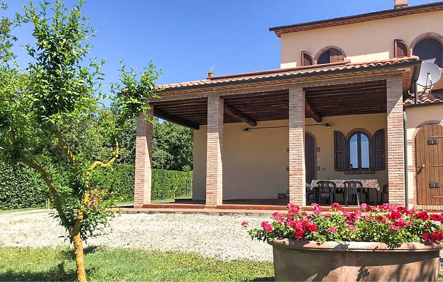 Appartement de vacances entier, Charmant appartement de 2 chambres avec piscine, terrasse et parking, à proximité des restaurants et de la rivière in Montecatini Val di Cecina, Côte des Étrusques