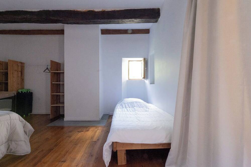 Les combes de Testas 24 personnes, piscine, Gorges de l'Aveyron in Sanvensa, Aveyron