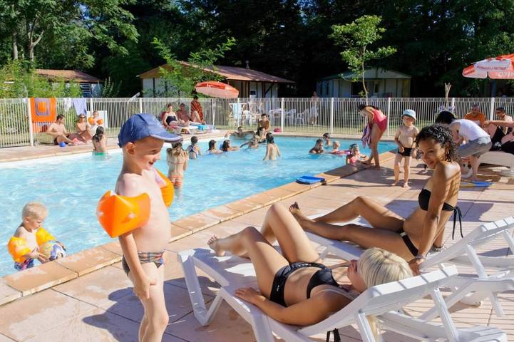 Location de vacances pour 4 personnes, avec Terrasse ainsi que Piscine et Vue à Pamiers