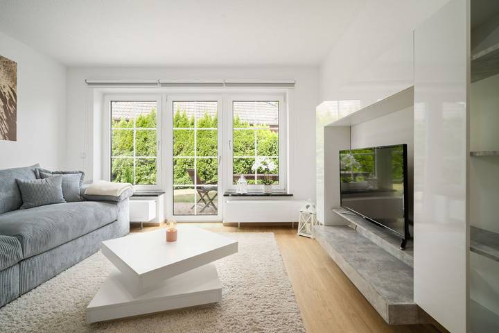 Landhus Alt Schwerin – großzügiges Ferienhaus mit umzäuntem Garten nahe dem See in Alt Schwerin, Plauer See