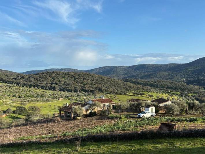 Casa rural para 16 personas, con Terraza además de Jardín y Vistas en Tentudía