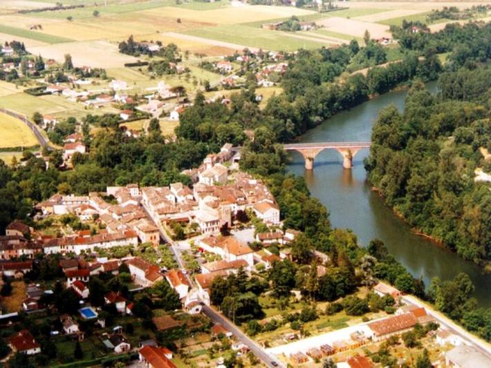 Location de vacances pour 4 personnes, avec jardin et piscine, adapté aux familles à Brens - 2