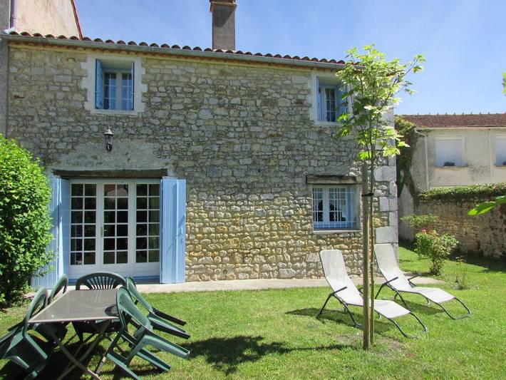 Gîte pour 5 personnes, avec jardin et piscine, animaux acceptés à Le Gua