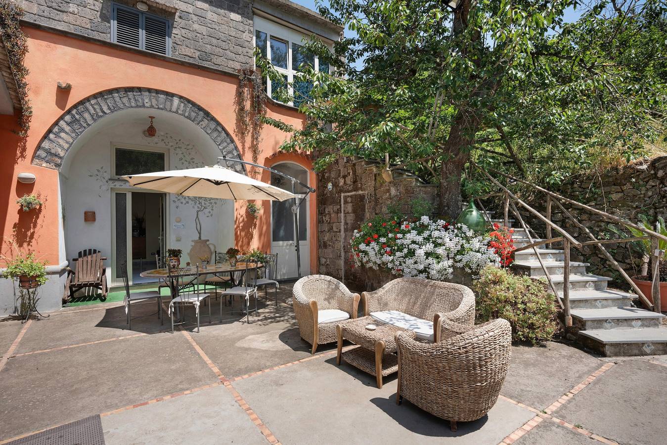 Villa 'Sulle Colline Di Sorrento' con vista mare, Wi-Fi e aria condizionata in Colli di Fontanelle, Napoli e dintorni