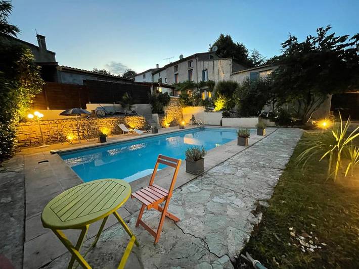 Location de vacances pour 4 personnes, avec piscine et jardin à Villarzel-du-Razès