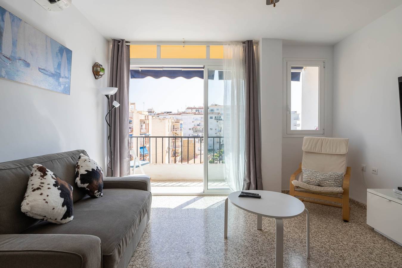 Entire apartment, Apartment 'Albaida 4J' with Sea View, Shared Pool & Wi-Fi in Nerja Centre, Nerja