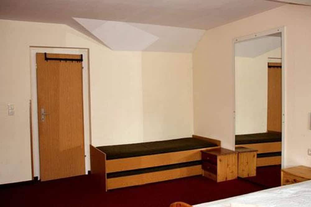 Pension & Restaurant Gockescher Hahn - Familienzimmer 2, Dusche, Wc in Pöhl, Chemnitz und Umgebung