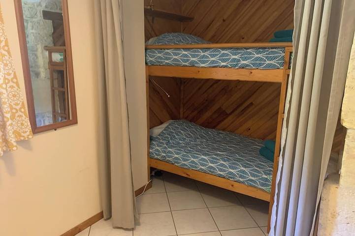 Gîte pour 4 personnes, avec piscine ainsi que jardin et terrasse à Cherves-Richemont - 3