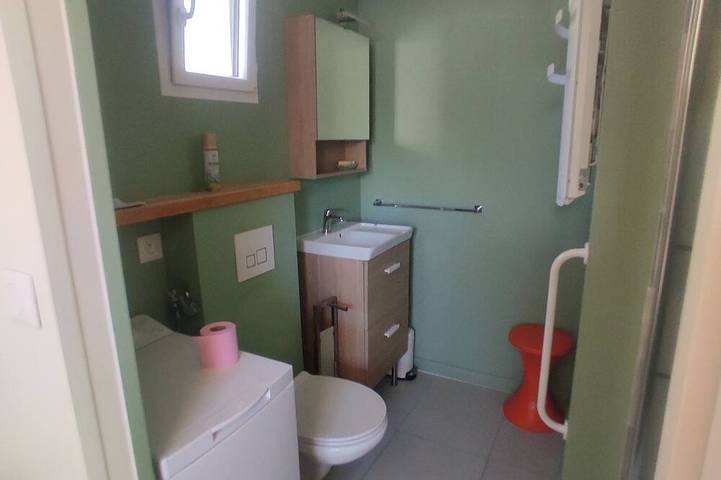 Rent F1 in Luberon near 30 km from Aix en Provence, Cavaillon, in Cadenet, Parque natural regional del Luberon