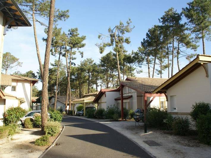 Appartement de vacances pour 6 personnes, avec balcon ainsi que piscine et jardin, animaux acceptés