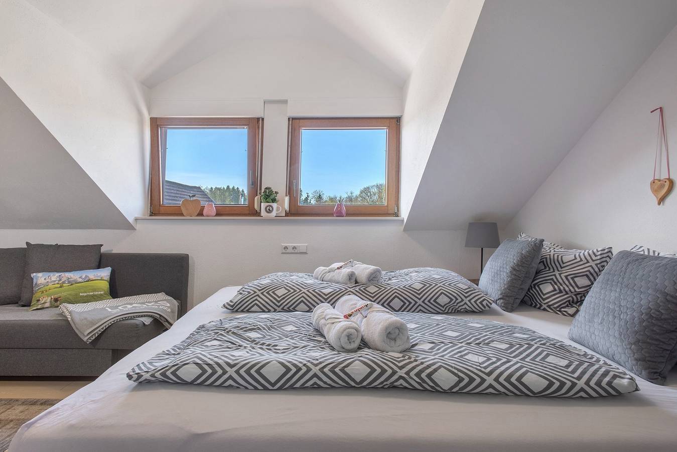 Entire apartment, Apartment 'Bergchalet Mirabell - Fewo Auszeit' with Mountain View at the lake constance in Friedrichshafen, Region Bodensee-Oberschwaben