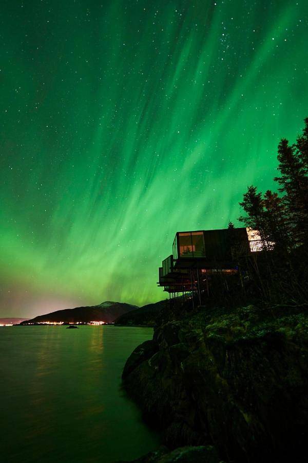 Ferienanlage für 4 Personen, mit Balkon und Terrasse sowie Garten und Ausblick in Norwegen