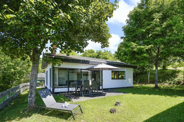 Ferienhaus für 4 Personen, mit Balkon/Terrasse und Terrasse sowie Sauna in Stadtkyll