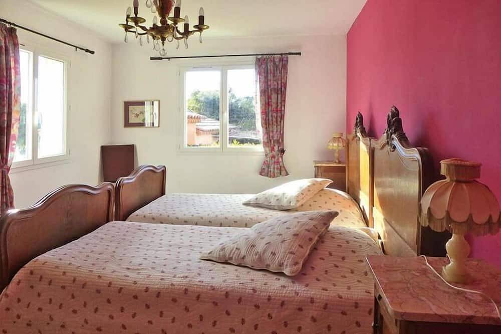 Premium villa with garden and pool, Lambesc in Lambesc, Aix-en-Provence region