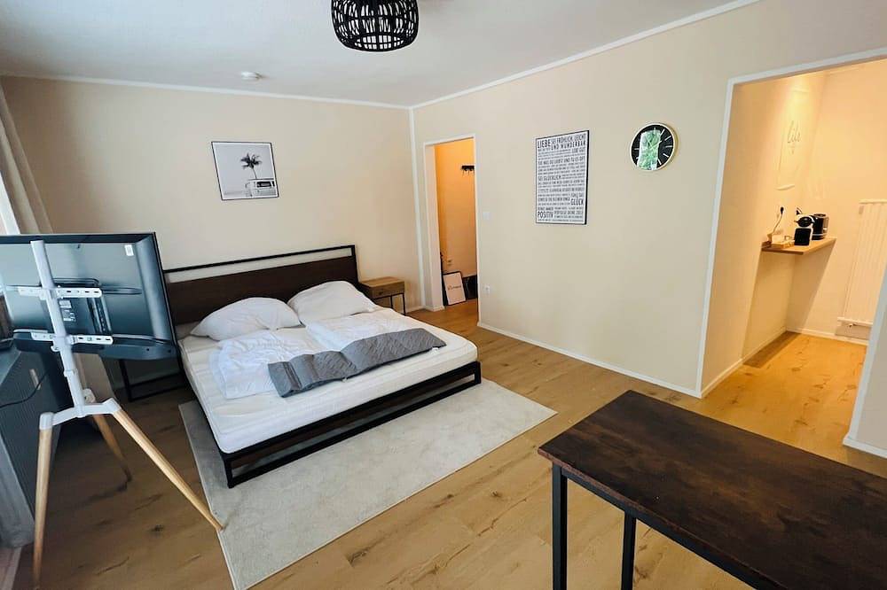 Entire apartment, 1-room apartment near Sanaklinikum balcony Netflix in Offenbach am Main, Offenbach